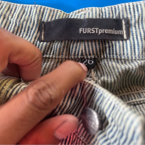 Stripes design distressed denim jeans - Picture 4 of 7